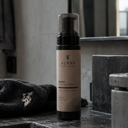 Pianka do mycia twarzy WOOD 150ml | Alpha